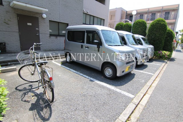 サンクレスト新浦安の駐車場