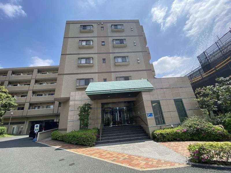 グランハイツ東新宿の外観