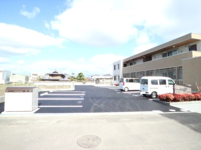 アグレアーブルの駐車場