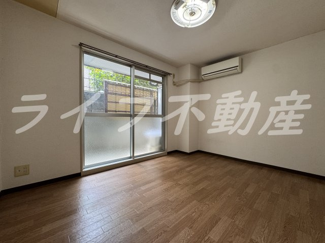 エクセル花園の内装|明るい色調の室内です