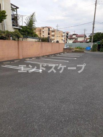 メゾンリファインＭの駐車場|高崎、前橋のお部屋探しはエンドスケープまで！お客様の理想お聞かせ下さい♪