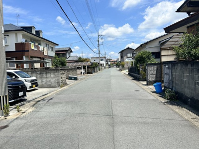 【前面道路含む現地写真】 | 田隈売家 | 大きな車もラクラク！広々前面道路＆駐車場拡張できる平屋