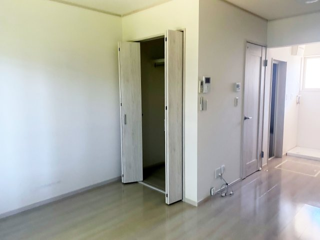 遠野市早瀬町４丁目のアパートの居間・リビング