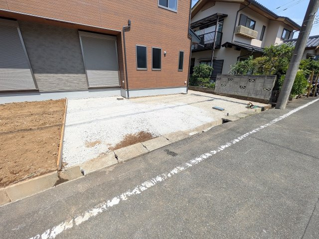 八王子市　館町　新築一戸建て（5LDK）の駐車場|～並列3台駐車可能カースペース～