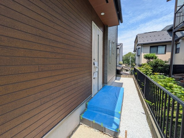 八王子市　館町　新築一戸建て（5LDK）の玄関|～玄関は安心のWロックキーを採用～