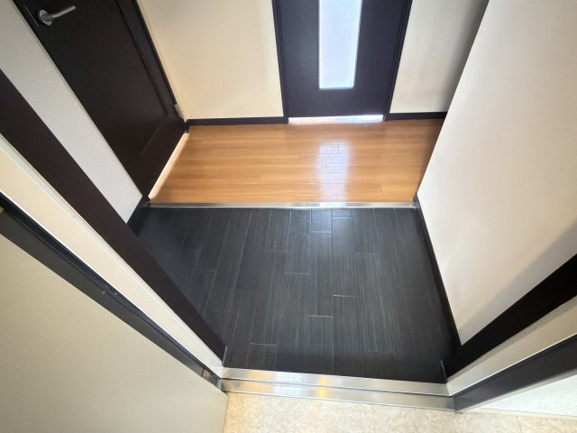大阪市住之江区粉浜西2丁目(ロータスコート401)賃貸マンション7.3万円の玄関