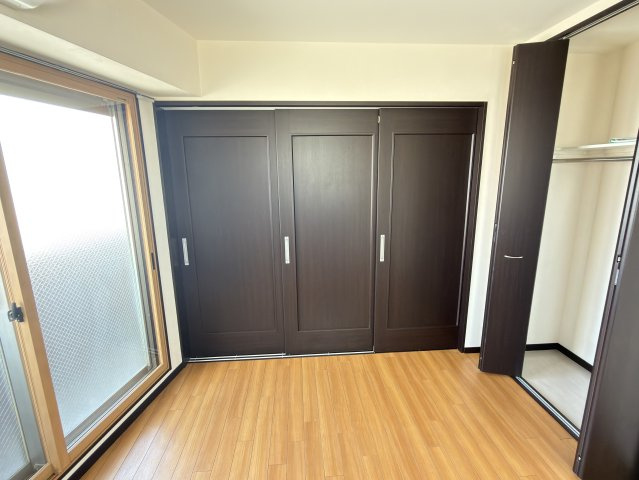 大阪市住之江区粉浜西2丁目(ロータスコート401)賃貸マンション7.3万円の洋室