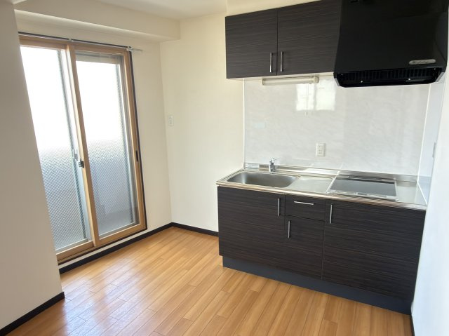 大阪市住之江区粉浜西2丁目(ロータスコート401)賃貸マンション7.3万円のキッチン