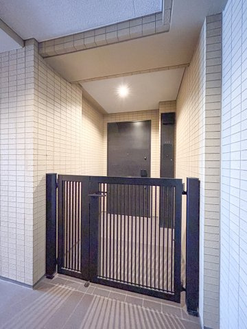 ドレッセ世田谷下馬の玄関|ゆったりとした玄関です