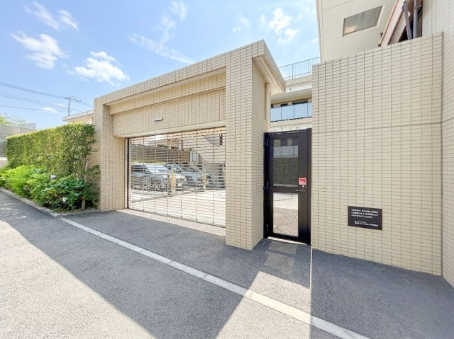 ドレッセ世田谷下馬の駐車場|カースペースがあります