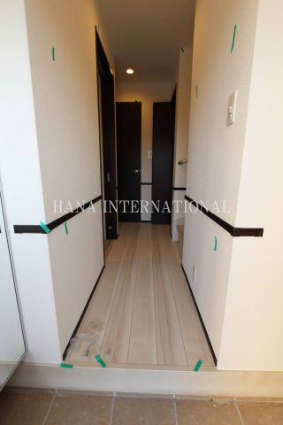 メゾンプラムB棟の玄関
