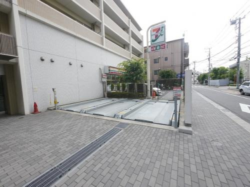 パークアクシス滝野川の駐車場|車をお持ちの方に嬉しい駐車場付きの物件です