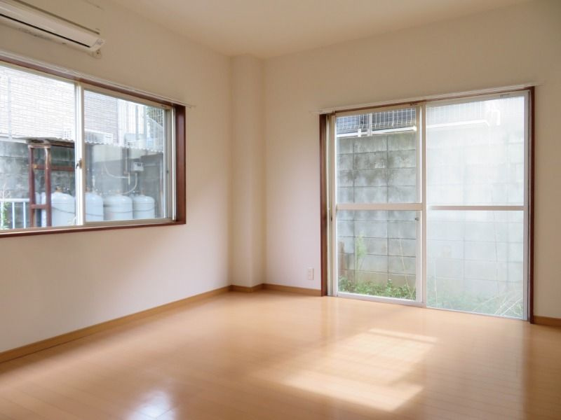 相模原市中央区宮下本町２丁目のアパートの居間・リビング