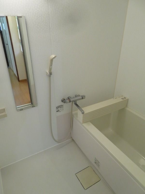 相模原市中央区宮下本町２丁目のアパートの浴室