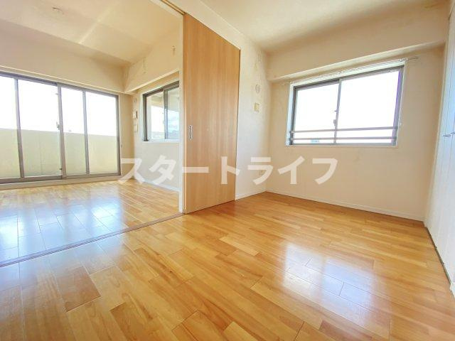 大阪市淀川区木川東２丁目の賃貸マンションの収納