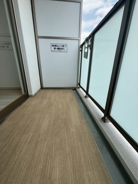 エステムコート名古屋金山ミッドクロスのバルコニー|暖かな日差しのふりそそぐバルコニー