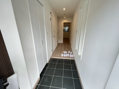 【玄関】 | 瓦林町新築戸建 | きれいな玄関です