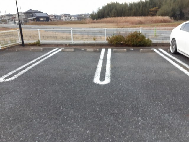 ファミールⅡの駐車場