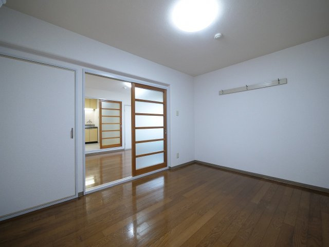 ラジール伊島の洋室|※写真は別の部屋のものです。