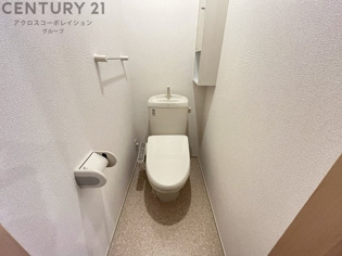 温水洗浄便座付きのトイレです♪