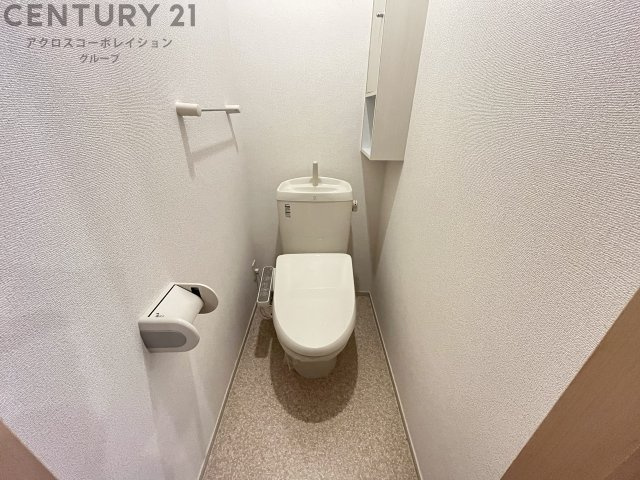 温水洗浄便座付きのトイレです♪
