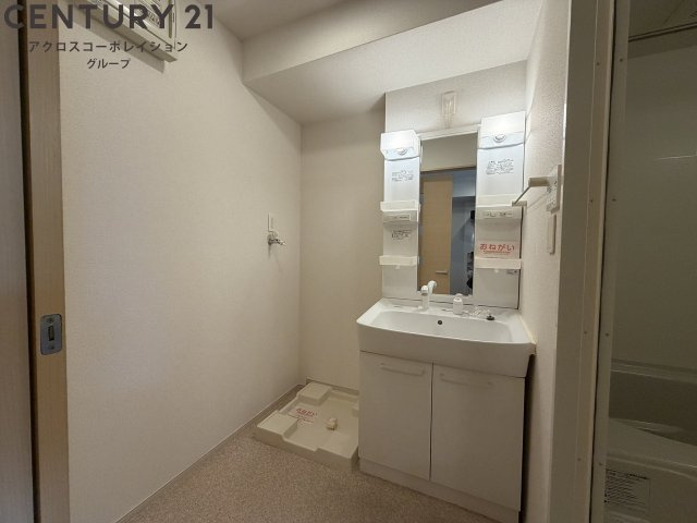 温水洗浄便座付きのトイレです♪