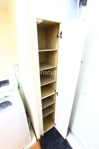 レオパレスサザンフォレストの玄関