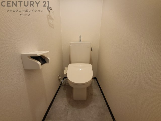 温水洗浄便座付きのトイレです♪