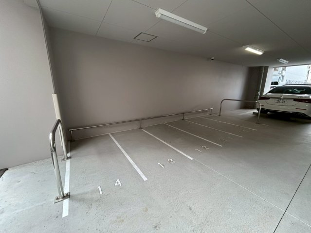 スプランディッド福島WESTの駐車場