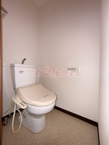 ラトナスのトイレ|落ち着いた色調のトイレです