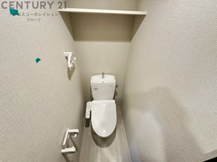 温水洗浄便座付きのトイレです♪