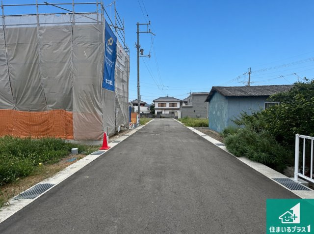 泉佐野市日根野　第2期　新築一戸建ての前面道路含む現地写真|周辺は落ち着いた街並みの住宅地！子育てがしやすい住環境です！まだ未完成ですが、現地でしかわからない事もございます。是非一度ご覧ください。