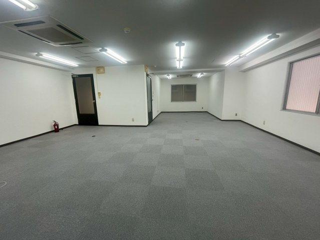 ＮＩＳＨＩＴＥＮＭＡＧＴＣＢＬＤＧの内装