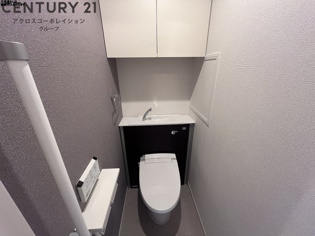温水洗浄便座付きのトイレです♪