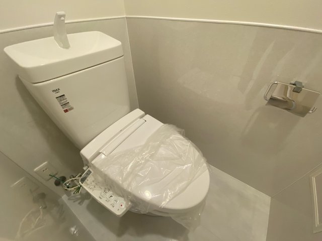 温水洗浄便座付きのトイレです♪