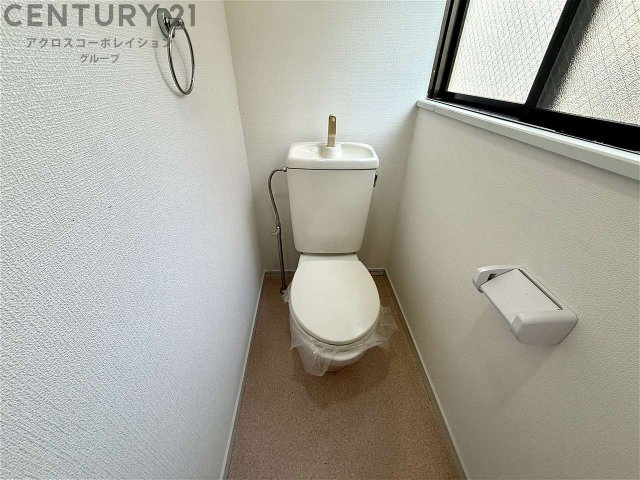 トイレに窓があり換気しやすくオススメです！