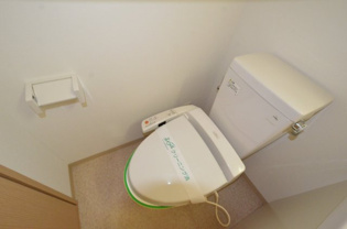 温水洗浄便座付きのトイレです♪