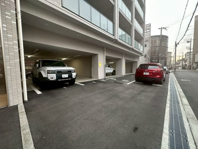 スプランディッド福島WESTの駐車場