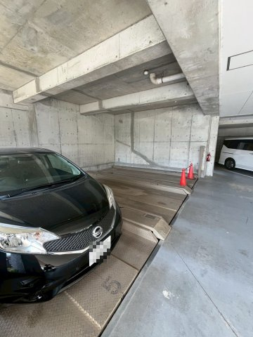 第二阪下マンションの駐車場