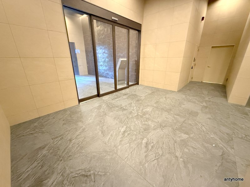 LIVIAZ OSAKA Verite　仲介手数料無料のロビー