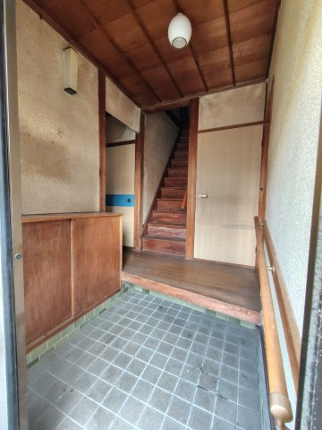 倉敷市白楽町中古住宅の玄関
