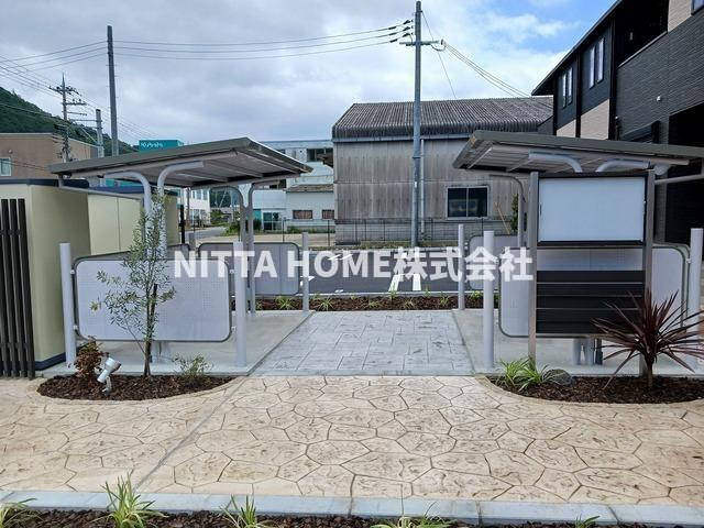 ソルヴェーグⅡのその他共用部分|屋根付きの駐車場があります＊