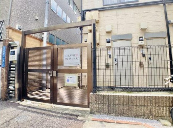 セレ渋谷本町のエントランス