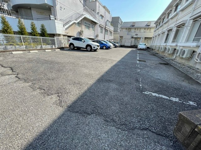 ラポール津田沼Aの駐車場