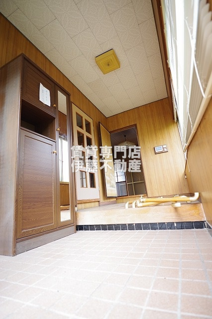東浦戸建ての玄関