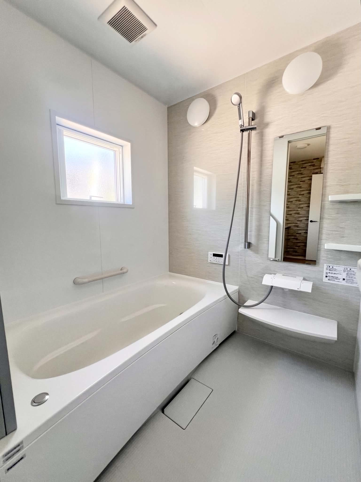 箱清水中古戸建の浴室|明るいお風呂！