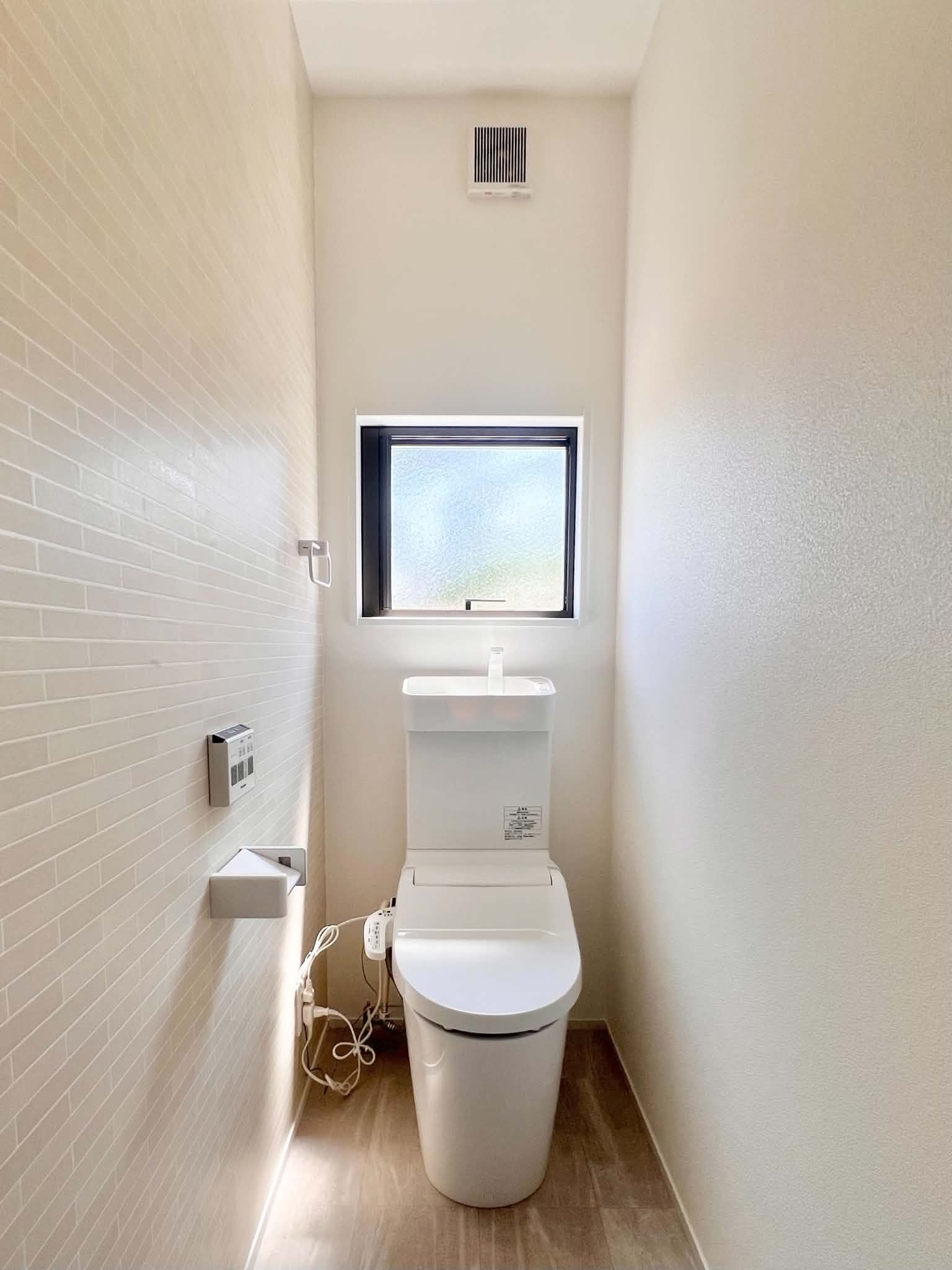 箱清水中古戸建のトイレ|明るいトイレ！