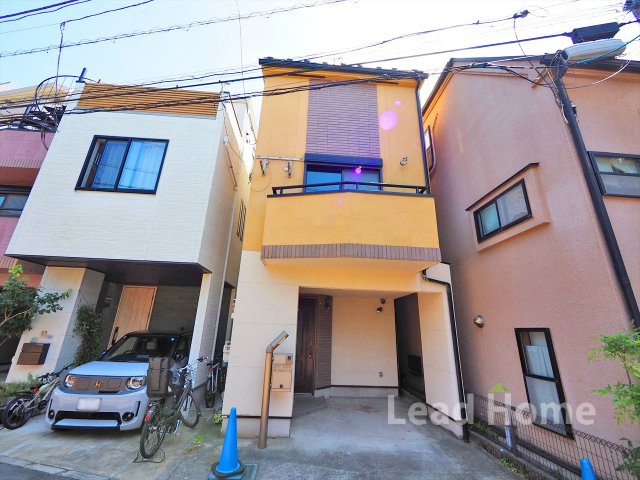 【外観】 | 渋谷区上原2丁目 | 青空のもと日当たりや風通しに恵まれた心地よい現地です！爽やかな風を感じながら快適に生活していただけます♪
