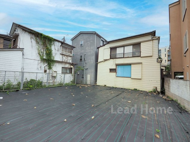 【外観】 | 渋谷区代々木5丁目 | 青空のもと開放的な住空間が広がるロケーション！家族みんながのびのび暮らせる住まいが建てられます♪