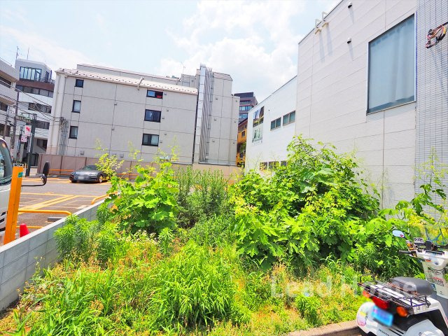 【外観】 | 渋谷区千駄ヶ谷3丁目 | 周囲の建物との間隔が保たれ通風も良好な立地です！年間を通して気持ちよく過ごせる住環境ですね♪